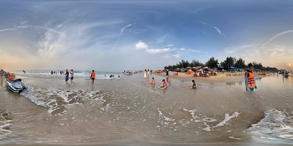 Bãi biển Cam Bình